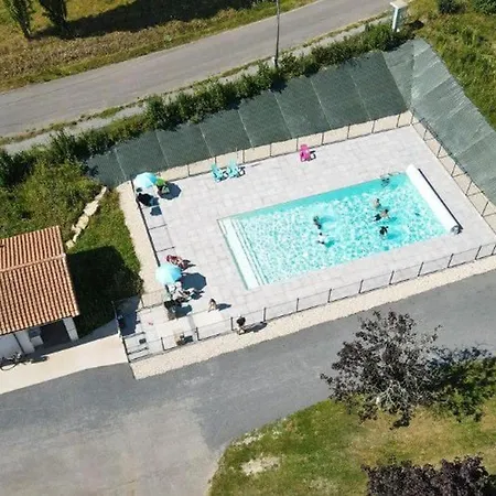 Mobil home 5 pers avec terrasse à Prailles - API-1-52-702 Parque de Campismo Prailles