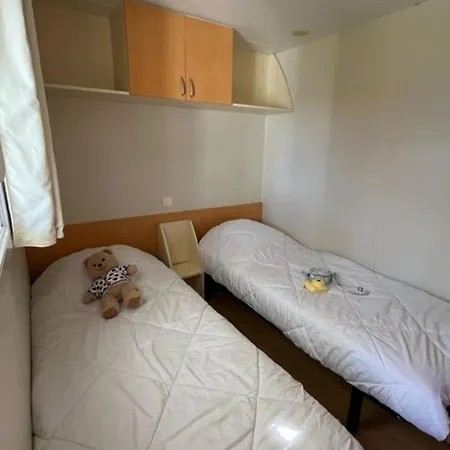 Mobil home 5 pers avec terrasse à Prailles - API-1-52-702 *